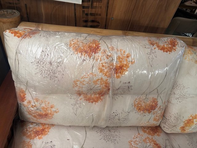 Sofa 3 plazas de bambu  con cojines