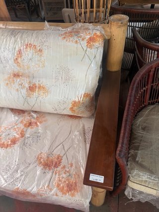 Sofa 3 plazas de bambu  con cojines
