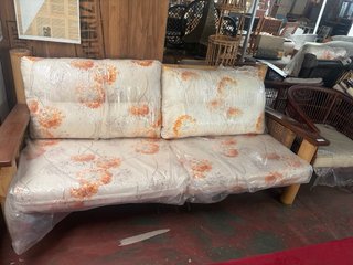 Sofa 3 plazas de bambu  con cojines