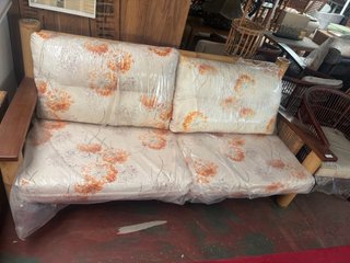 Sofa 3 plazas de bambu  con cojines