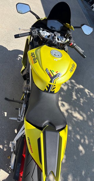 Aprilia RS 660 Deportiva Amarilla