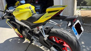 Aprilia RS 660 Deportiva Amarilla