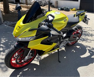 Aprilia RS 660 Deportiva Amarilla