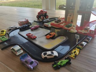 Parking y coches de juguete