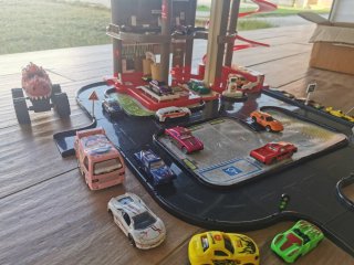 Parking y coches de juguete