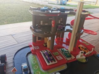 Parking y coches de juguete