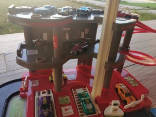 Parking y coches de juguete