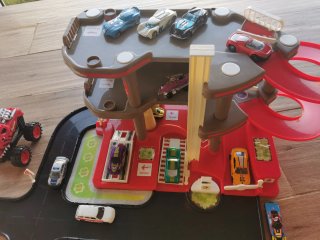 Parking y coches de juguete