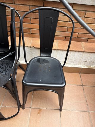 Sillas metálicas negras