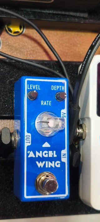 Pedalera con 9 pedales de guitarra