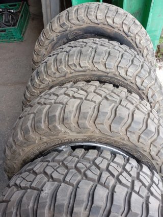 Llantas 8x17 Nissan BFGoodrich Mud-Terrain T/