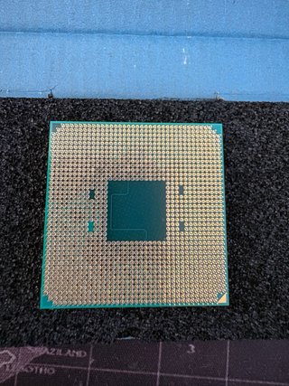 AMD Ryzen 3 2200G