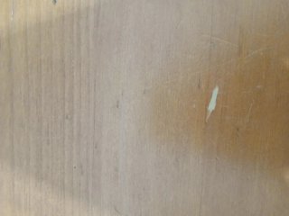 Mesa auxiliar de madera marrón