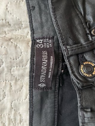 Pantalones negros efecto piel