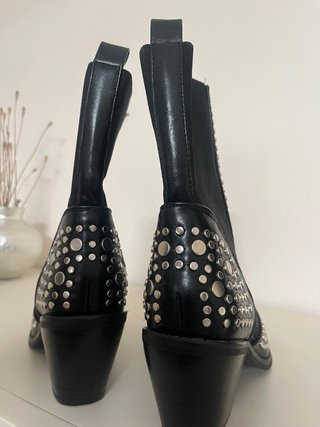 Botines negros tachuelas T-40
