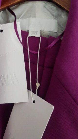 Traje NUEVO Zara Magenta con Plumas