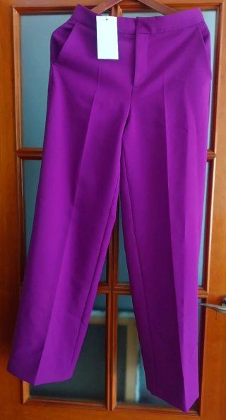 Traje NUEVO Zara Magenta con Plumas