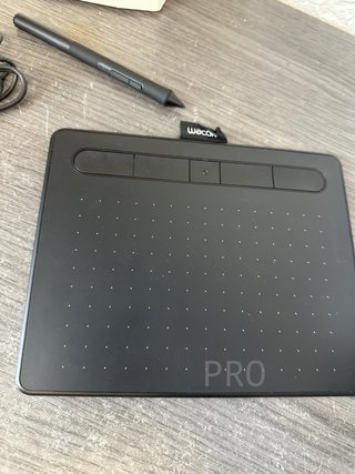 Tableta Gráfica Wacom Intuos Small con Lápiz Negro