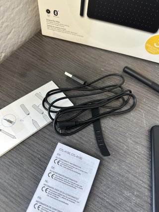 Tableta Gráfica Wacom Intuos Small con Lápiz Negro