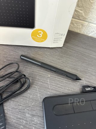 Tableta Gráfica Wacom Intuos Small con Lápiz Negro