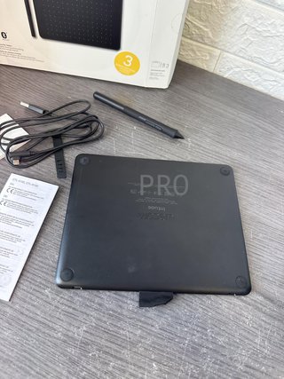 Tableta Gráfica Wacom Intuos Small con Lápiz Negro