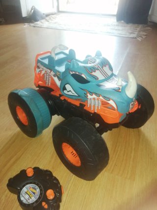 Coche RC Hot Wheels Monster Trucks Rhinomite