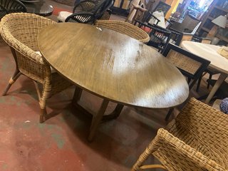 Mesa redonda de madera en liquidacion