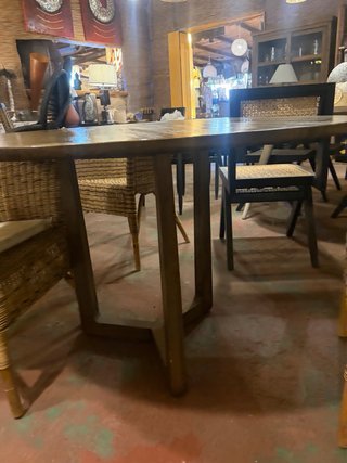 Mesa redonda de madera en liquidacion