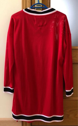 Vestido modelo BRITNEY de la firma GUESS. Talla S