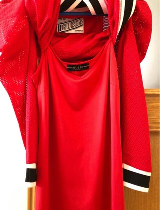 Vestido modelo BRITNEY de la firma GUESS. Talla S