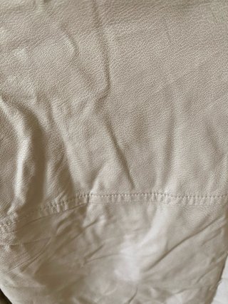 Blusa Stradivarius beige manga abullonada