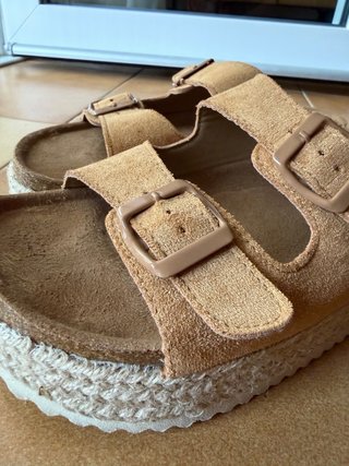 Sandalias color camel con plataforma