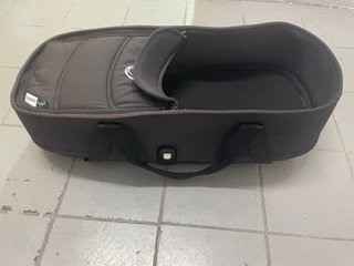 Cuco Bugaboo Bee 3 + adaptadores