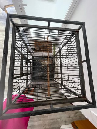 Jaula grande para pájaros con ruedas