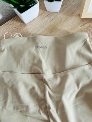 Mayas deportivas Oysho beige y verde oliva