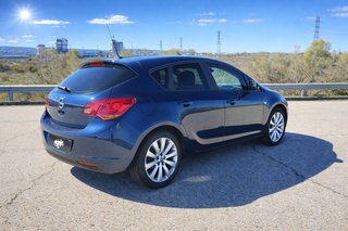 Opel Astra CON GLP Y ETIQUETA ECO