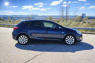 Opel Astra CON GLP Y ETIQUETA ECO