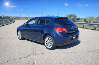 Opel Astra CON GLP Y ETIQUETA ECO