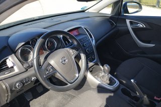 Opel Astra CON GLP Y ETIQUETA ECO