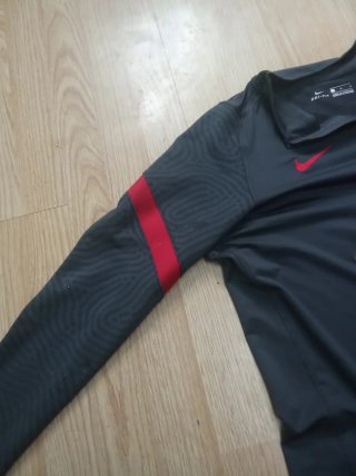 Camiseta Entrenamiento Liverpool FC Nike Gris
