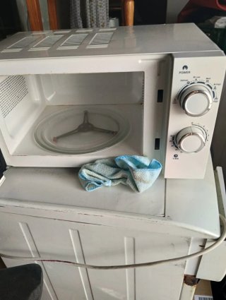 Microondas limpio y en buen estado en Alcañiz