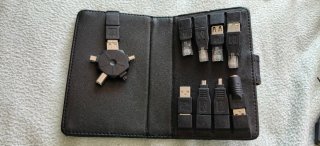 Estuche de conectores y adaptadores USB