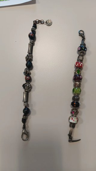 Pulsera Pandora con charms algunos no originales