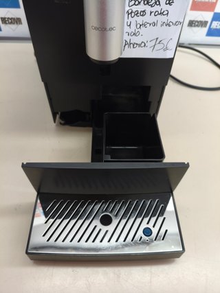 Cafetera superautomática Cecotec Cremmaet Compact con molinillo integrado