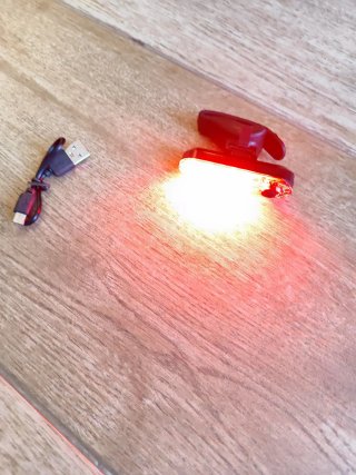 Luz LED trasera bicicleta USB nueva a estrenar