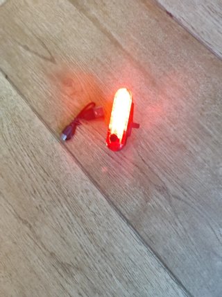 Luz LED trasera bicicleta USB nueva a estrenar