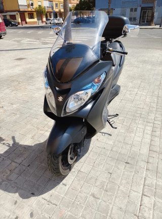 Suzuki Burgman 400 Negra