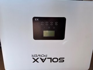 Inversor Solax X3 Pro con voltímetro y logger