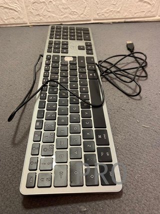 Teclado ingles con cable