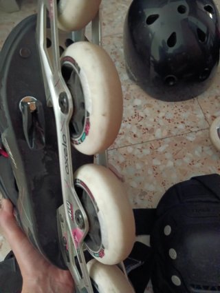 Patines en línea, protecciones y casco